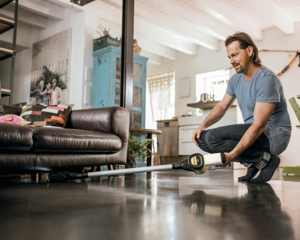 KARCHER VC 6 Štapni usisivač sa posudom beli outlet